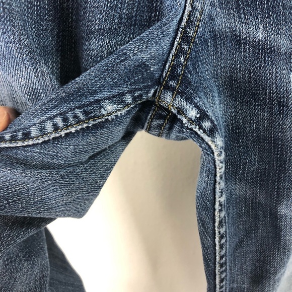 Textile Elizabeth and James Mid-Rise Debbie Distressed Jeans Sz 28 - Picture 9 of 9